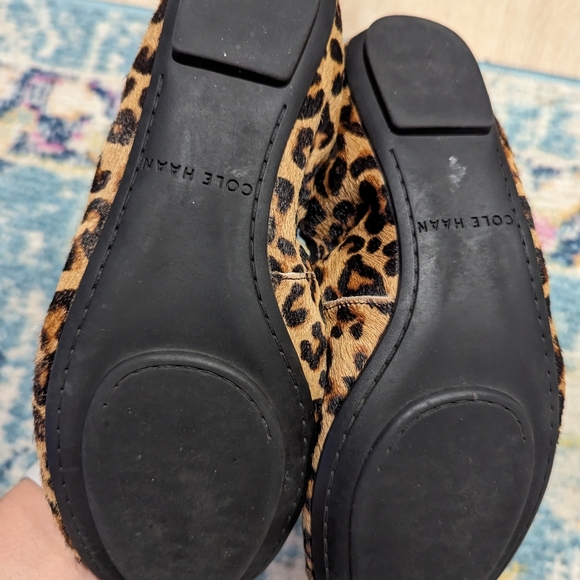 Cole haan leopard print calf hair flats - Picture 2 of 2